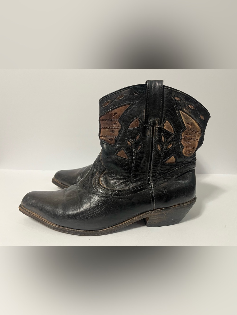 Bed Stu Boots Short Ankle Booties Tan Distressed Leather Cowboy Heel Size 9.5